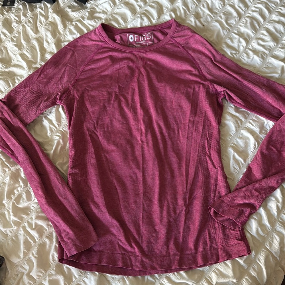 Figs Salta seamless undershirt in Heather pink